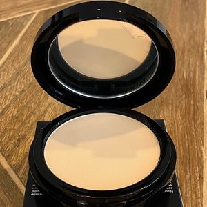 *NEW* MAKEUP FOREVER Pro Finish Powder Foundation